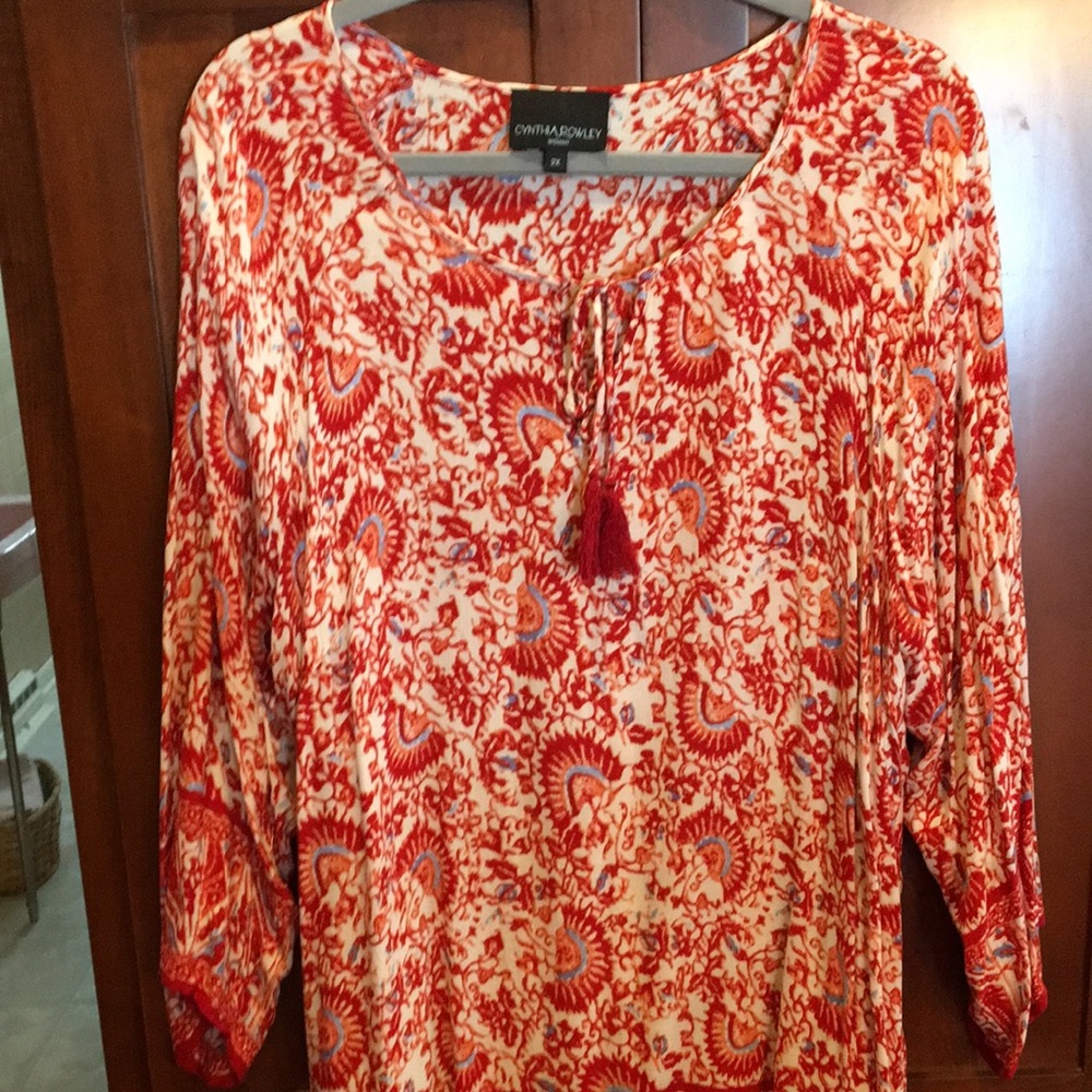 Cynthia Rowley woman 2X tunic top with V-neck and tassel ties.